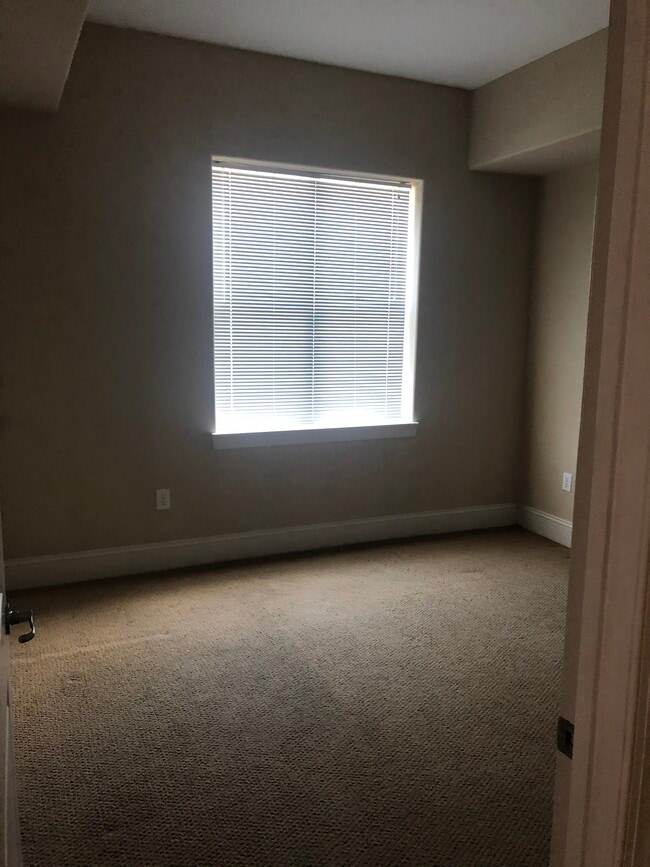 Building Photo - 4625 Piedmont Row Dr