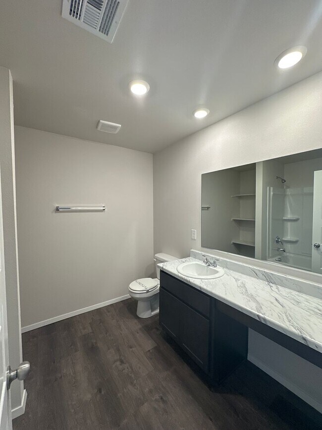 Building Photo - Now Pre-Leasing — Cozy & Modern 3 Bed / 2 Bath Home in Broken Arrow — Don’t Miss Out!