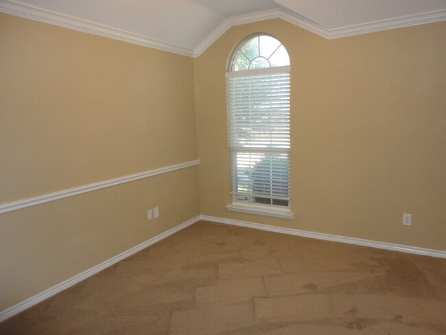Building Photo - 3125 Cactus Dr