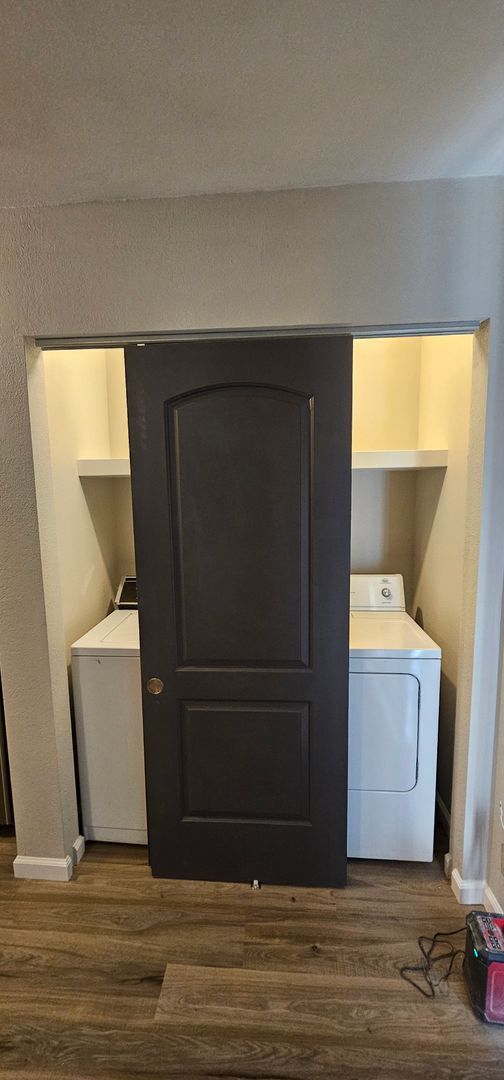 Building Photo - Renovated 2 Bedroom Apartment on Lake Treeline