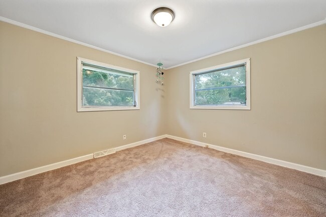 Building Photo - Beautiful 3-Bedroom Ranch Style Family Home with LARGE Fenced in Yard!