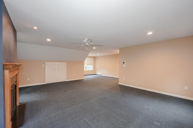 Building Photo - 55 Holbrook Hill Rd