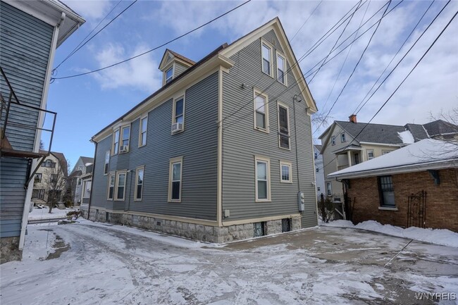 Building Photo - 507 W Delavan Ave