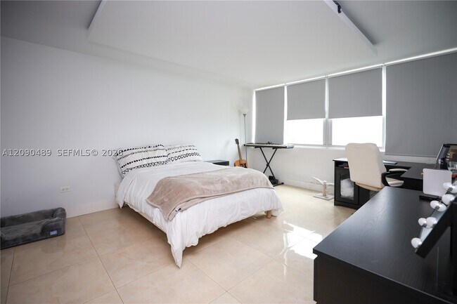 Building Photo - 7135 Collins Ave