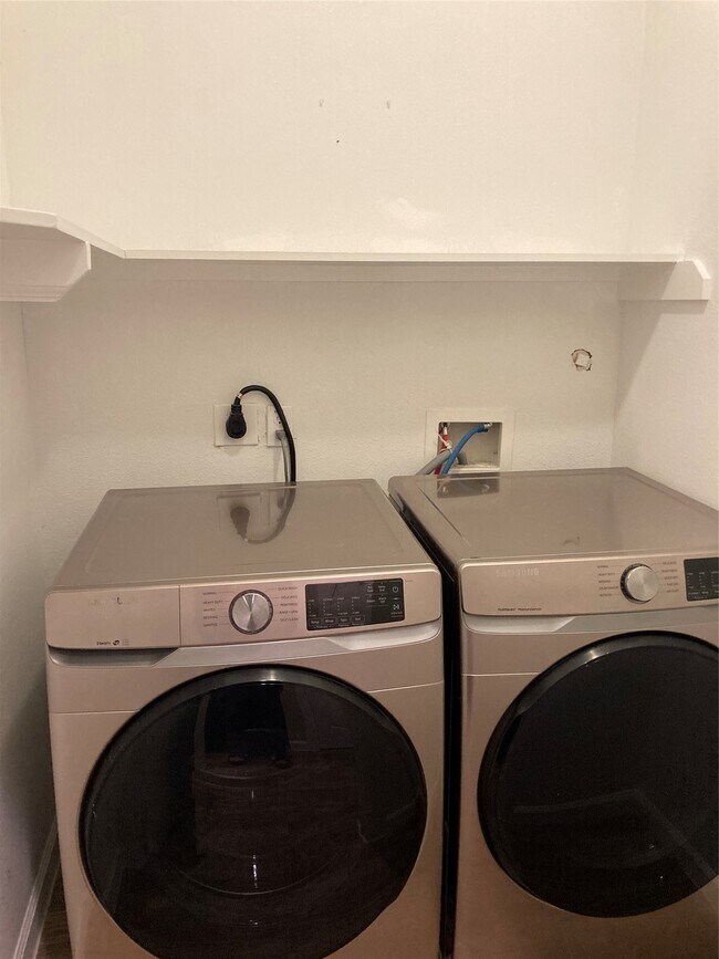 Building Photo - 1018 Homer St