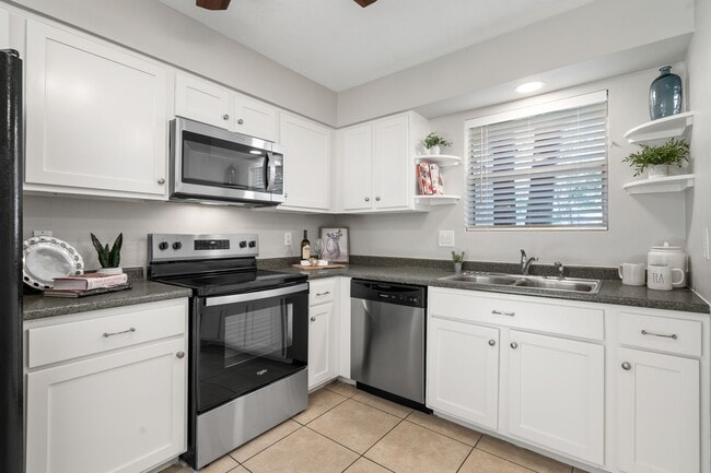 Building Photo - 81 S Wavy Oak Cir