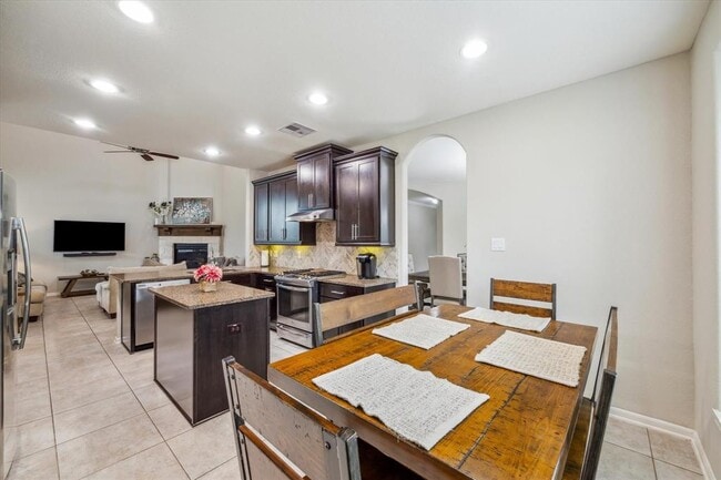 Building Photo - 1539 Giles Dr