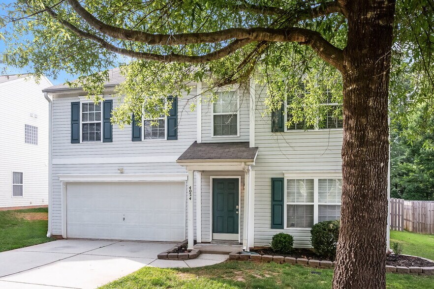 Building Photo - 4024 Larkhaven Village Dr
