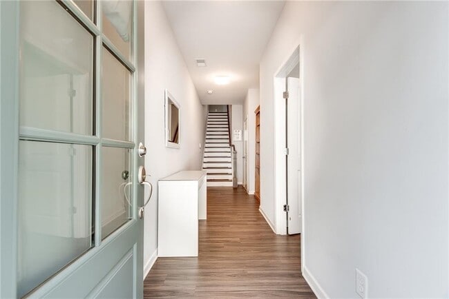 Building Photo - 768 Aerial Way