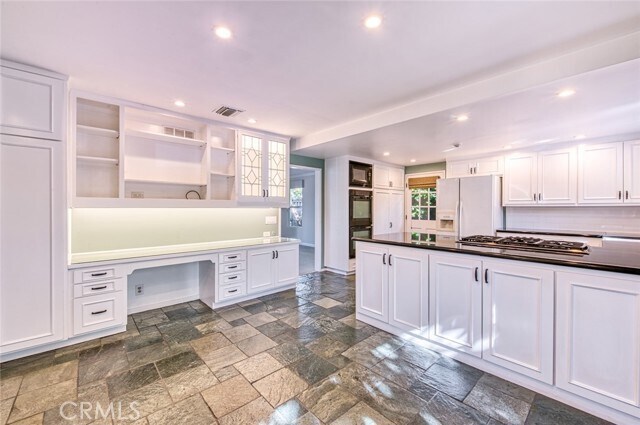 Building Photo - 2641 Alta Vista Dr