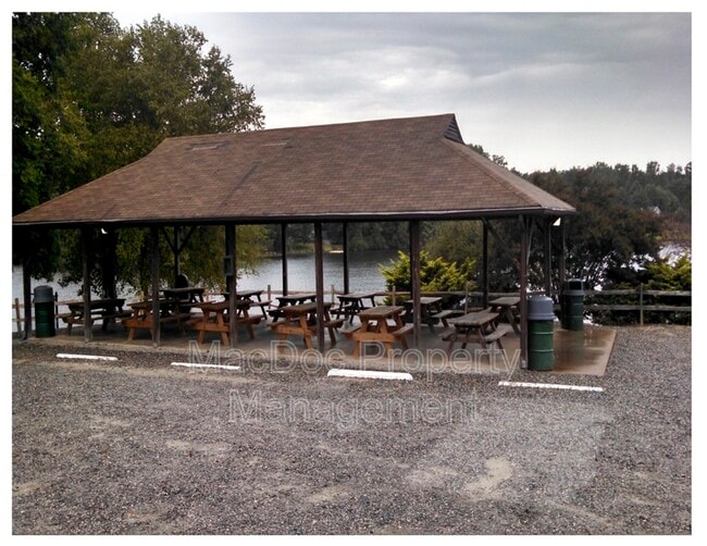 Building Photo - 507 Montgomery Dr