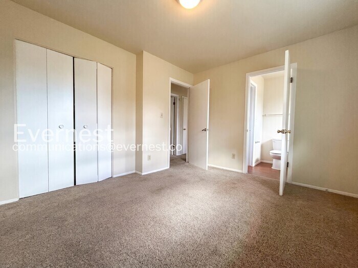 Building Photo - 4203 Goldenrod Dr