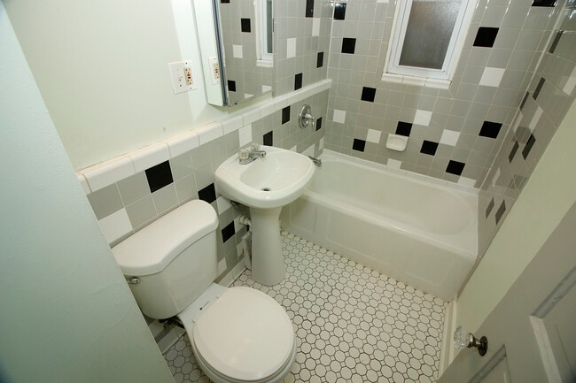 Bathroom - 517 E Burleigh St
