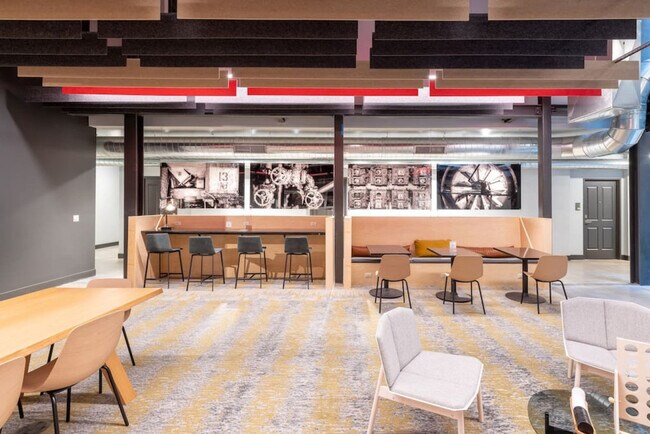 Building Photo - 1009 W Juneau Ave