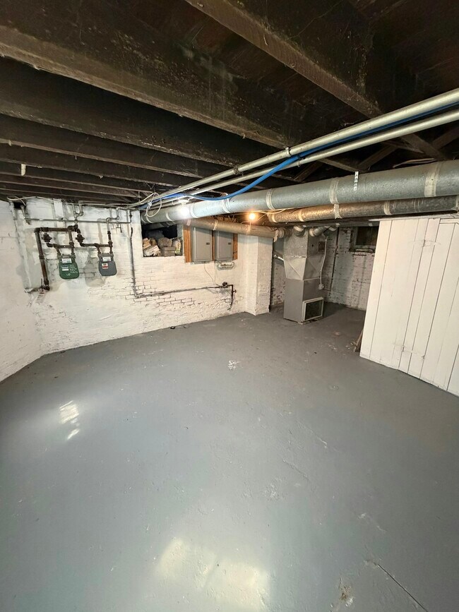 Building Photo - 3295 W 44th St
