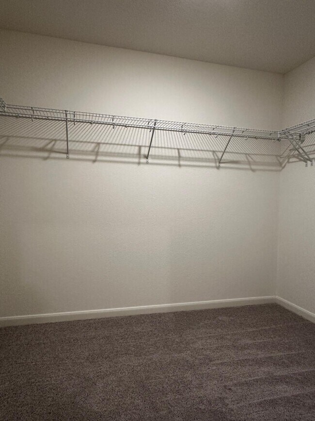 Building Photo - 14402 Woodland Holw