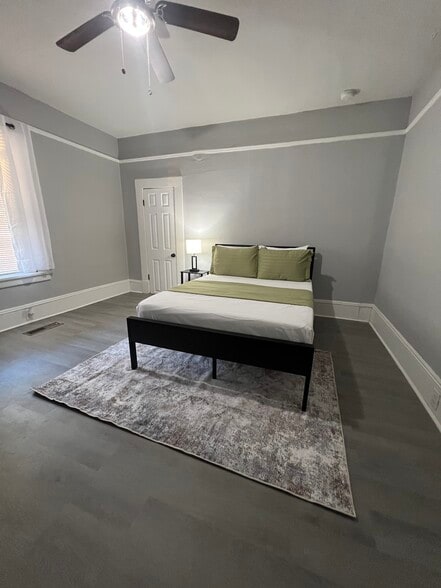 Building Photo - 1933 James Ave