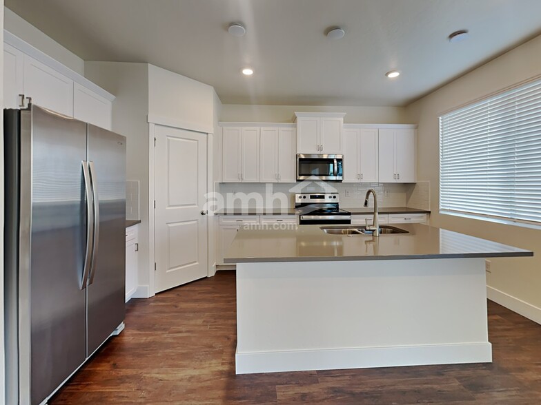 Building Photo - 8015 Katriel Ct SW