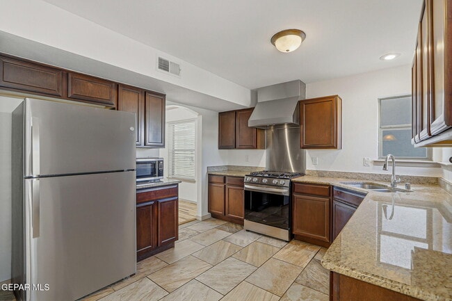 Building Photo - 6524 Latimer Place