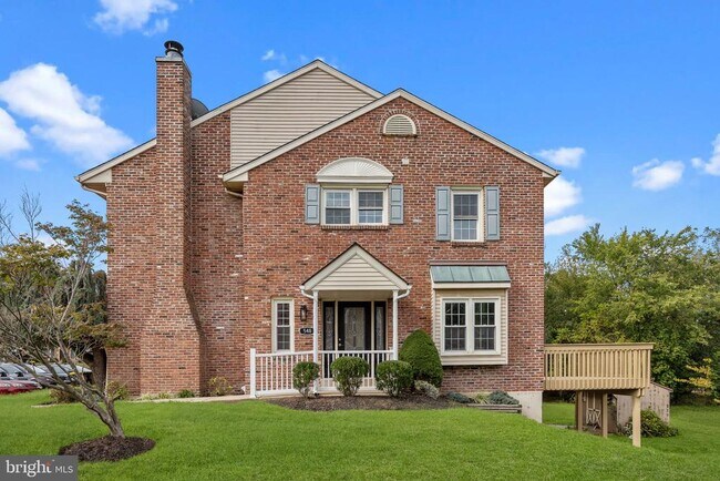 Building Photo - 548 Susan Dr