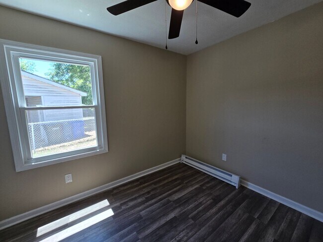 Building Photo - 5523 Livingston Dr