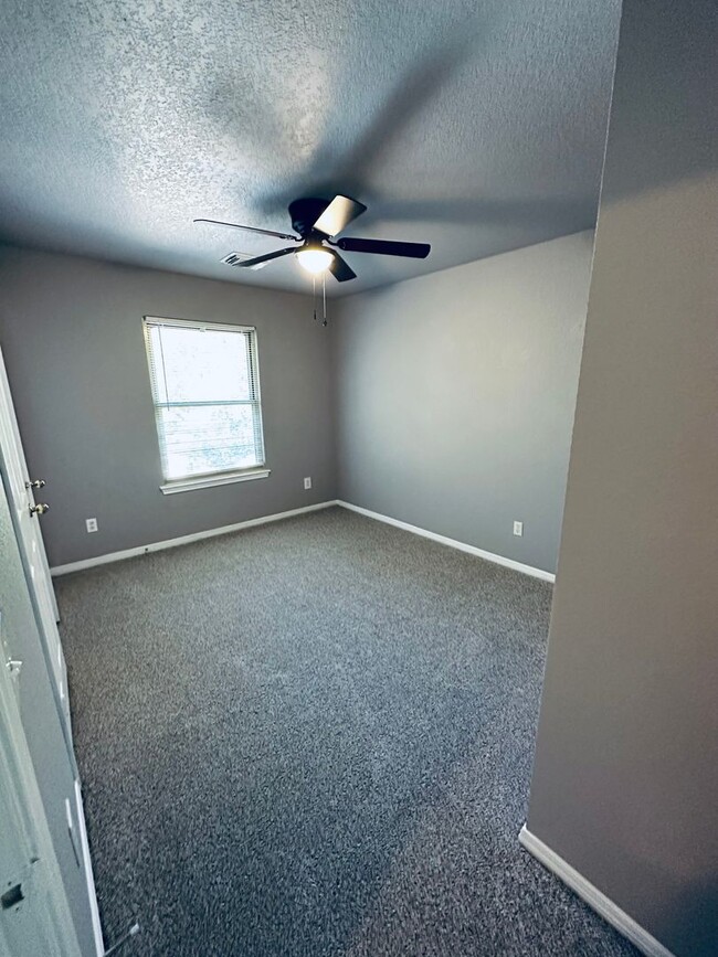 Building Photo - Cimarron Trails