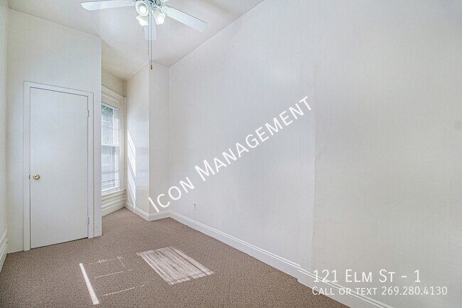 Building Photo - 121 Elm St