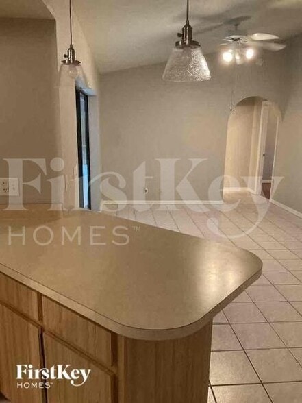 Building Photo - 9890 Laketree Ct