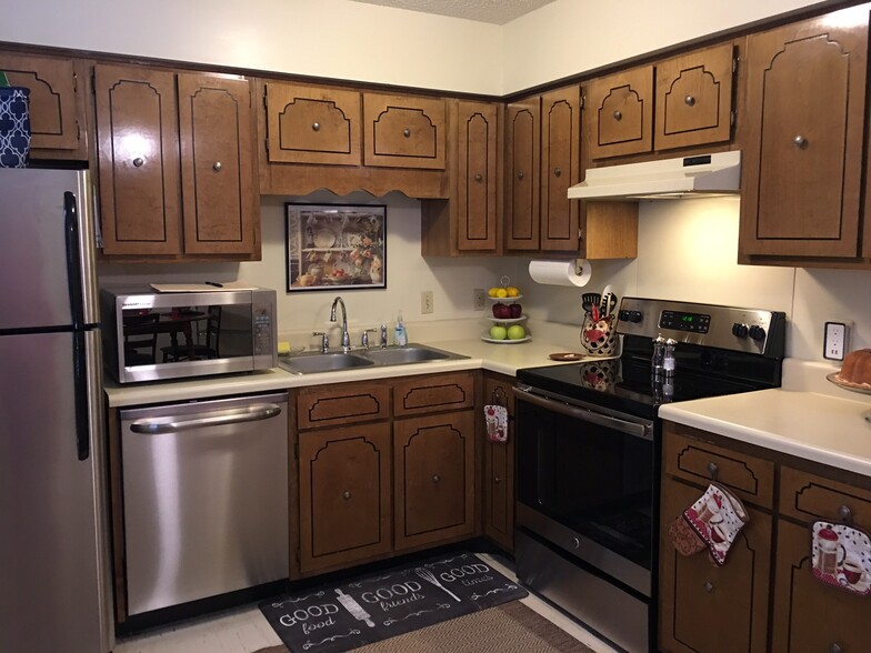 New full sized stainless steel appliances - 106 Michael Dr