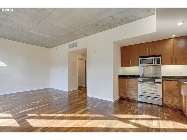 Building Photo - Modern Condo in NW District, Portland! On ...