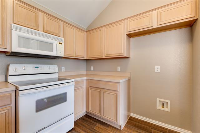 Building Photo - 205 N Bending Oak Ln