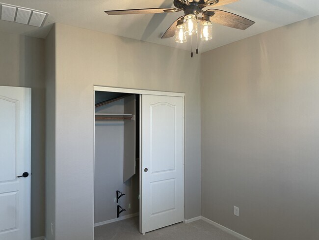Building Photo - 4233 W Winston Dr