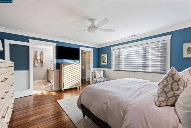 Building Photo - 10 Jolie Ln