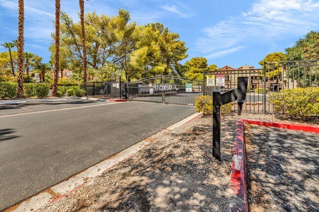Building Photo - SW!! 2 Bedroom Condo!! 1st Floor!! Newly r...