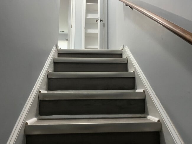 Building Photo - 6909 Glendower Rd