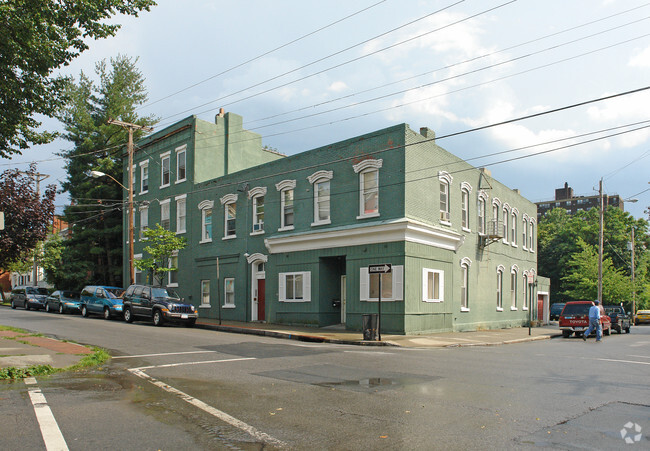 Primary Photo - 172-174 Mill St