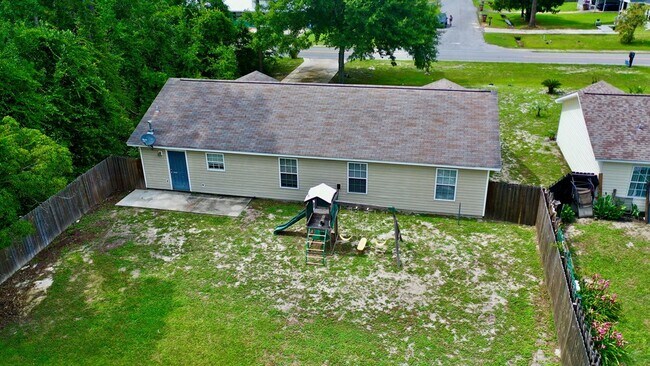 Building Photo - 910 Ave A