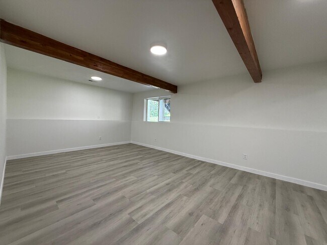 Building Photo - 7915 E Woodland Park Dr