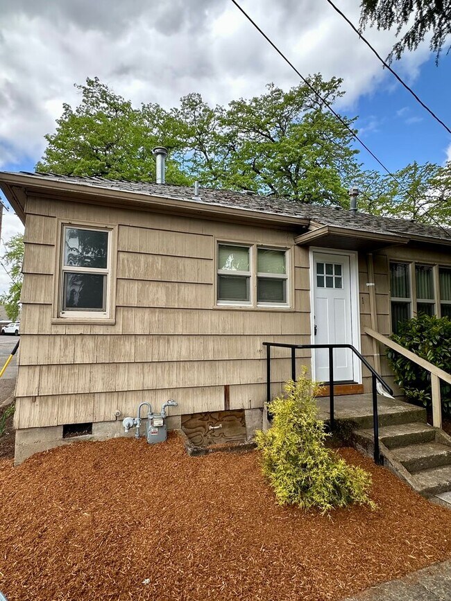 Building Photo - 1/2 Off 2nd Month's Rent