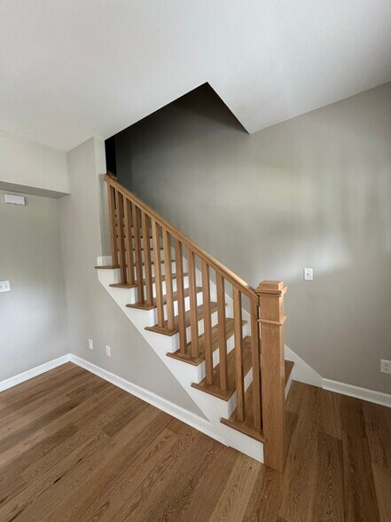 Building Photo - 1407 Village Loop