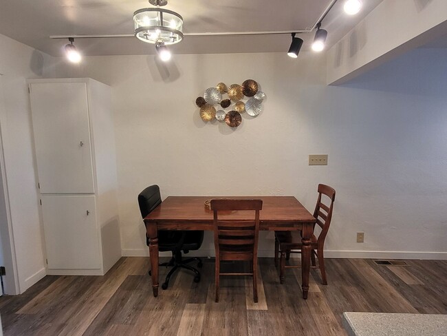 Building Photo - 824 NE 4th St