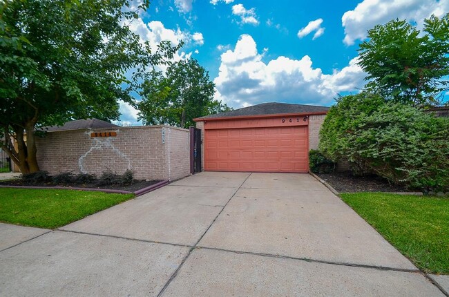 Primary Photo - 9414 Clipperwood Pl