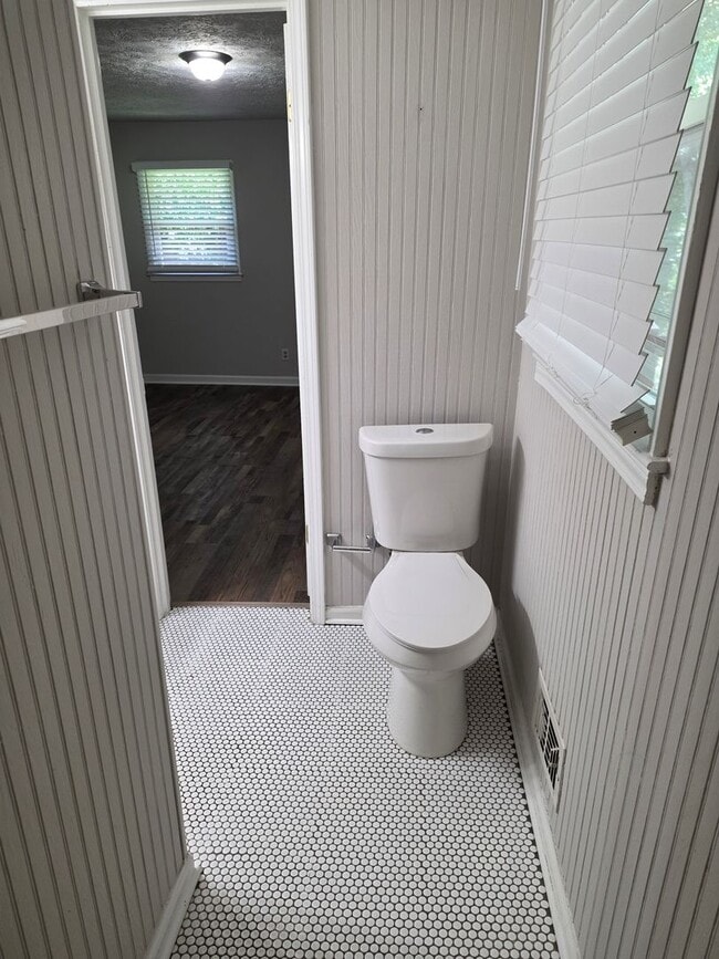 Building Photo - Rare 3 bed 2 bath ranch located in Marietta
