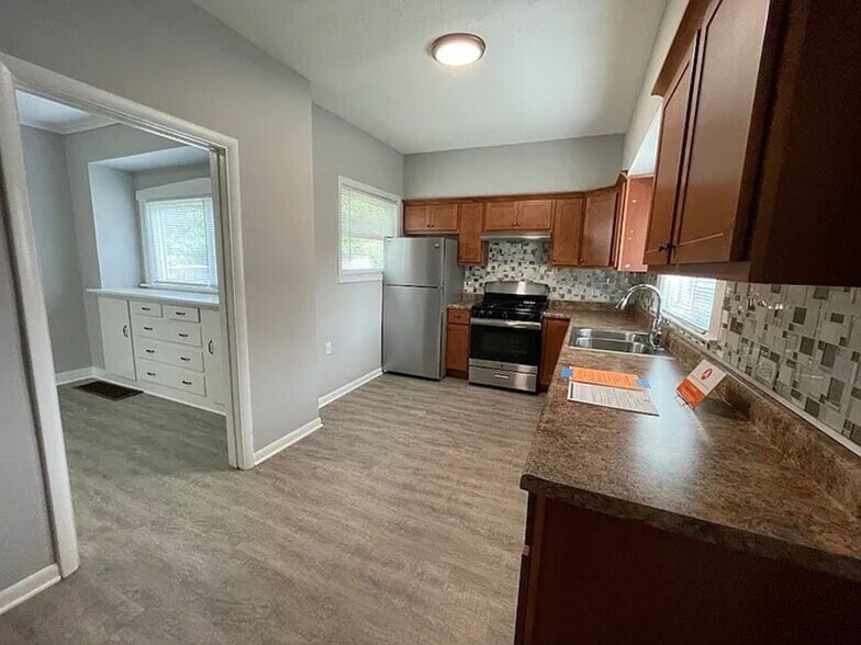 Building Photo - 1205 Dayton St SW