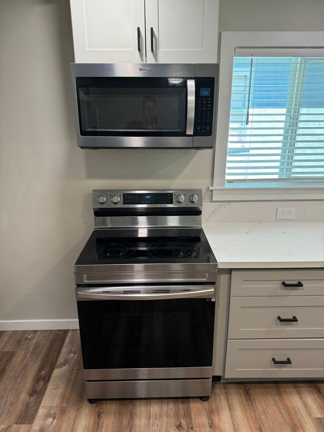 Building Photo - NICE 2 BED 1 BATH IN GREAT LOCATION IN AUBUN!