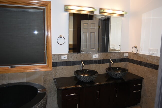 Building Photo - 15 Anson Rd