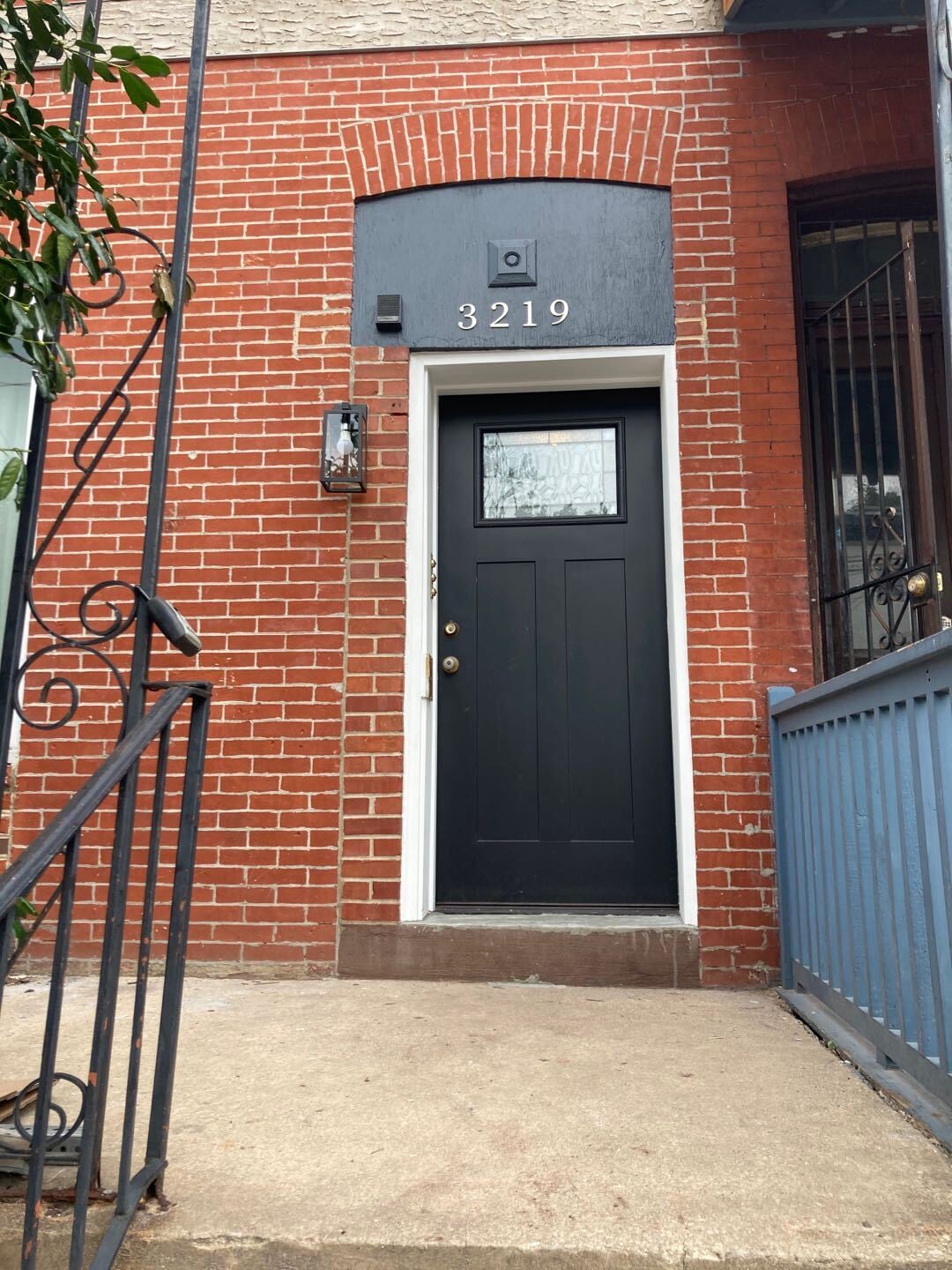 main door - 3219 Hamilton St
