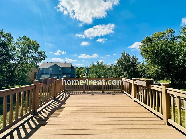 Building Photo - Gorgeous Olathe, 5 BR Home w/ Wood floors,...