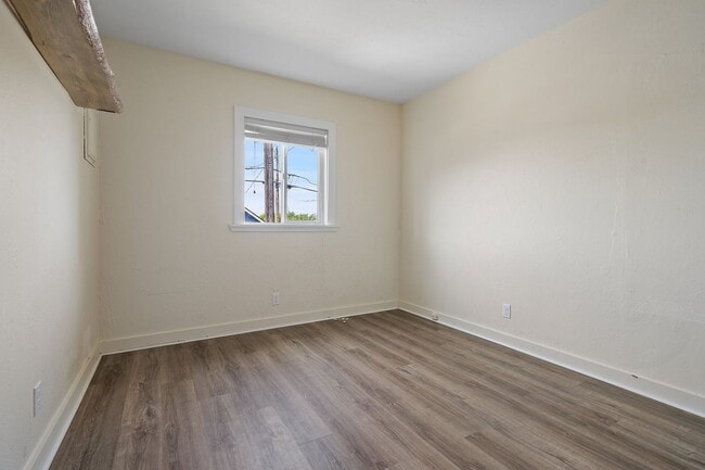 Building Photo - Updated Bremerton Home with Modern Touches