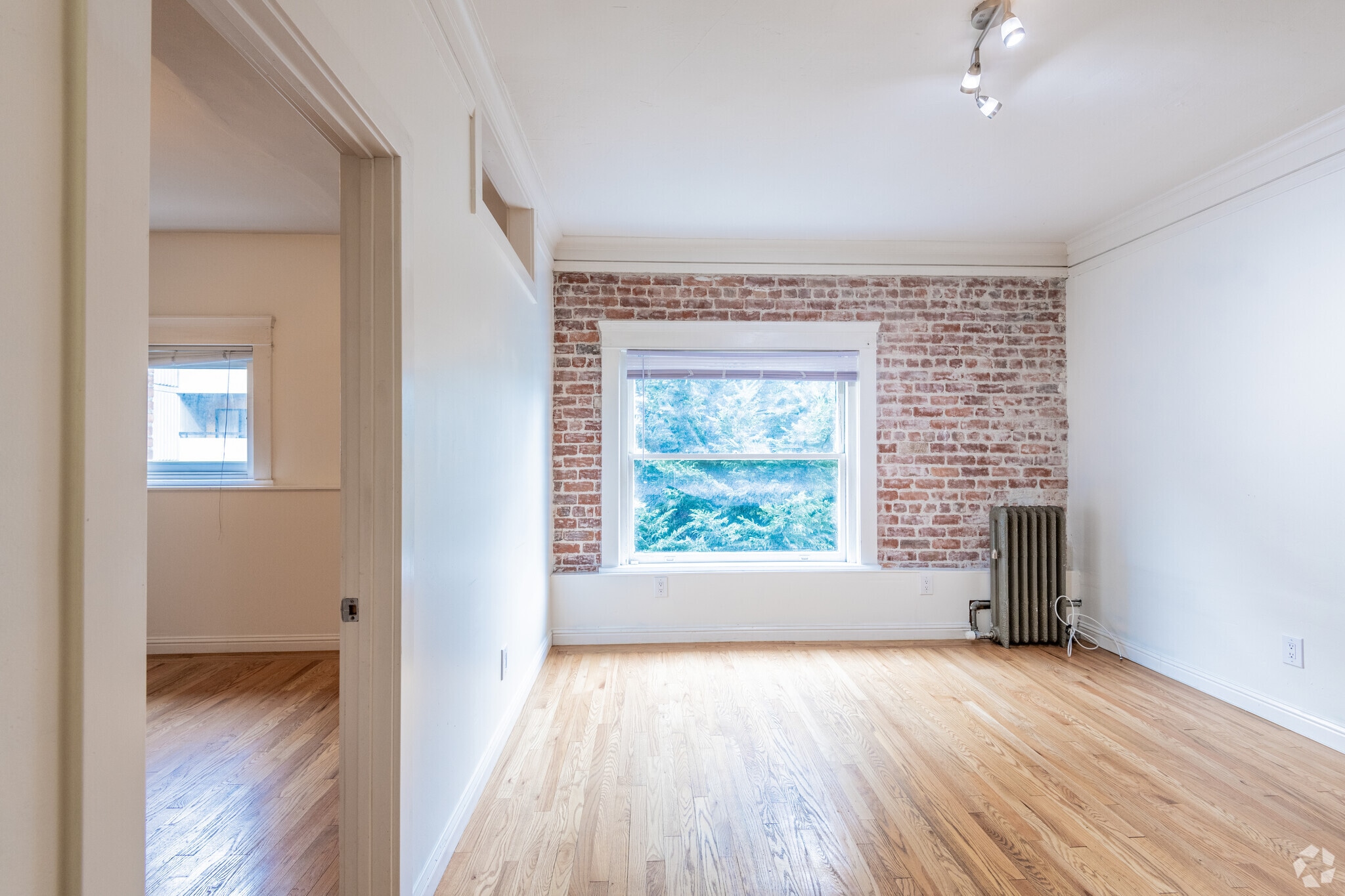 1 BR, 1 BA - Raymond Investments LLC.